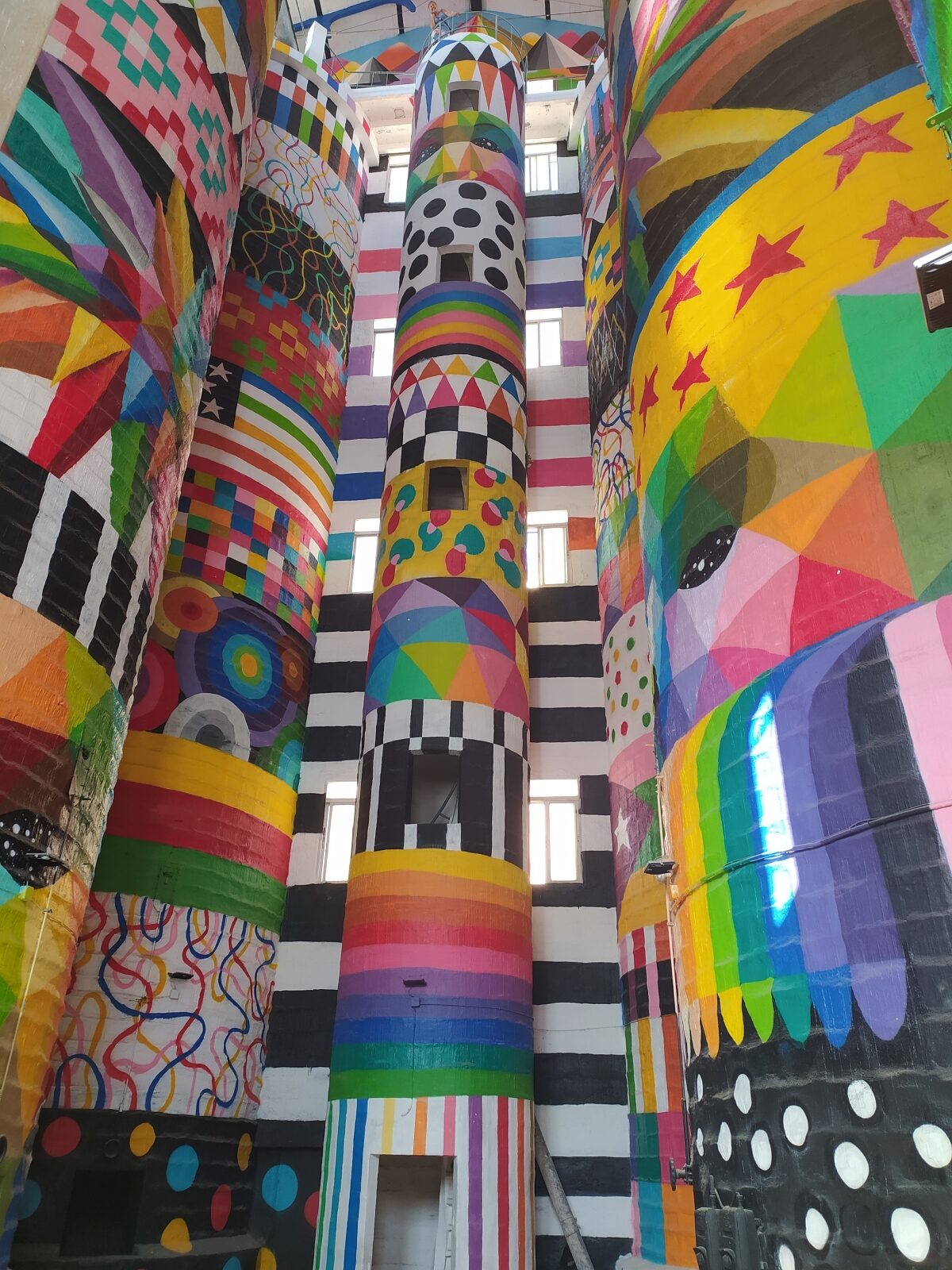 Silos - "Universal Church" de Okuda San Miguel